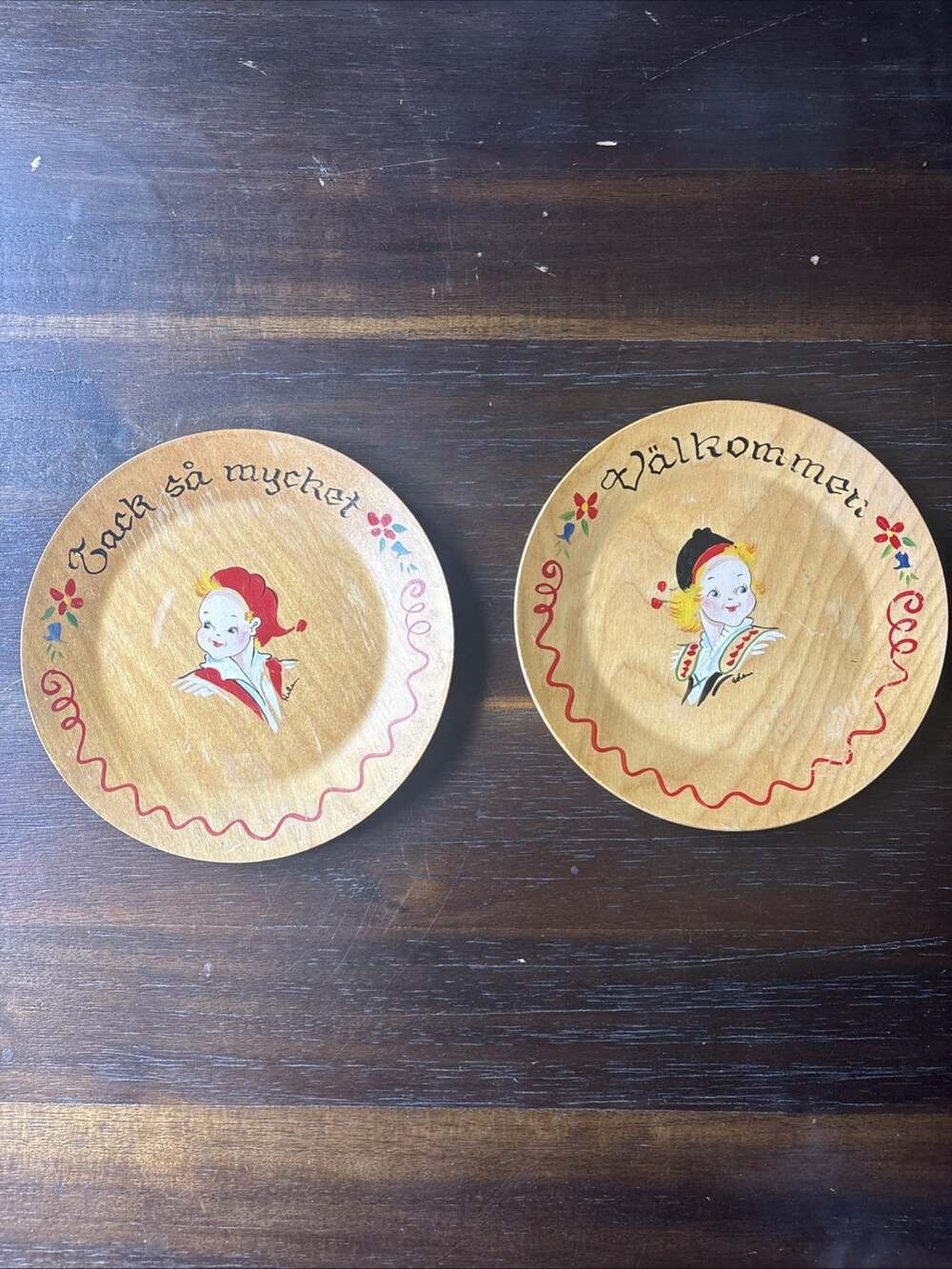 Vtg Hand Painted Wood Plates Pair Swedish Valkommen Tack Sa Mycket Signed 8 in